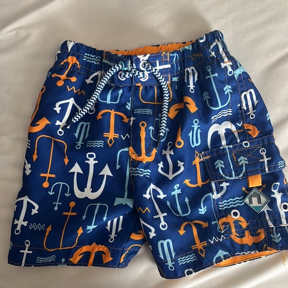 Baby boys set of 2 rash guards and trunks, 18 months. - Picture 5 of 5